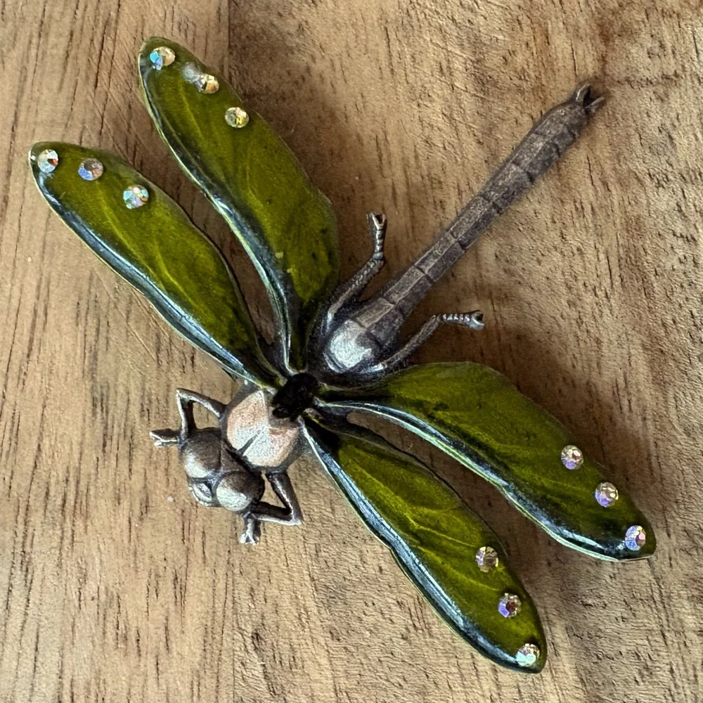Green enamel dragonfly pin with rhinestones on its wing tips and peach body - Picture 6 of 11
